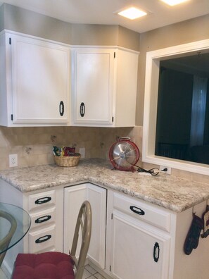 Interior - Clean Modern Home,Cozy MINUTES to Airport and Downtown (Buffalo)