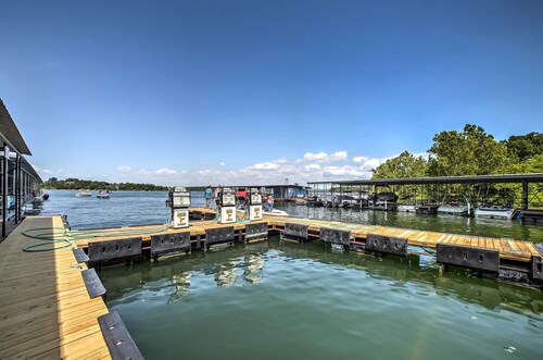 Little Indian Resort Cabin: Pool + Walk to Lake!
