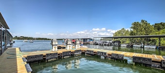 Table Rock Lake Cabin m / Pool Access & Fire Pit!