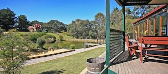 Valley View 2BR cottage (No Pets Allowed)