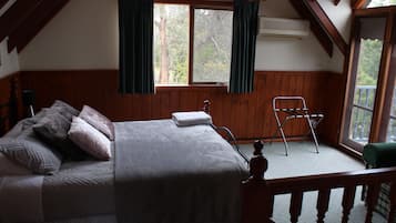 2 bedrooms, iron/ironing board, internet, bed sheets