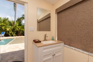 Combined shower/bathtub, hair dryer, towels, soap