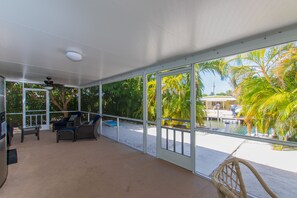 Interior - Waterfront & Privacy, Heated Pool HotTub & waterfall, 60' Dock TikiHut, pets ok (Marathon)