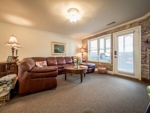 Smart TV, fireplace, DVD player, stereo