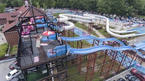 A water park with multiple slides and pools, a covered area with seating, and a parking lot. - 🌷 Das Tulip, the perfect place to stay in Helen. Center of town, Ground floor🏰 (Helen)