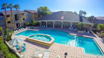 Piscine extérieure, piscine chauffée