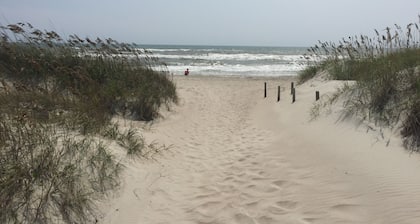 Beautiful Bogue Shores 1st Floor Studio with Beach & Sound Access