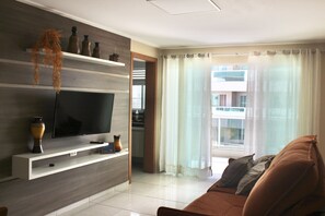 TV, fotballspill og bøker