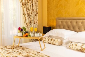 5 Schlafzimmer, Zimmersafe, Schreibtisch, Bügeleisen/Bügelbrett