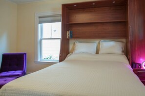 2 bedrooms, desk, iron/ironing board, travel cot