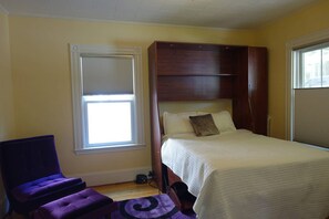 2 bedrooms, desk, iron/ironing board, travel cot