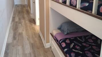 1 Schlafzimmer, BĂŒgeleisen/BĂŒgelbrett, WLAN, BettwĂ€sche
