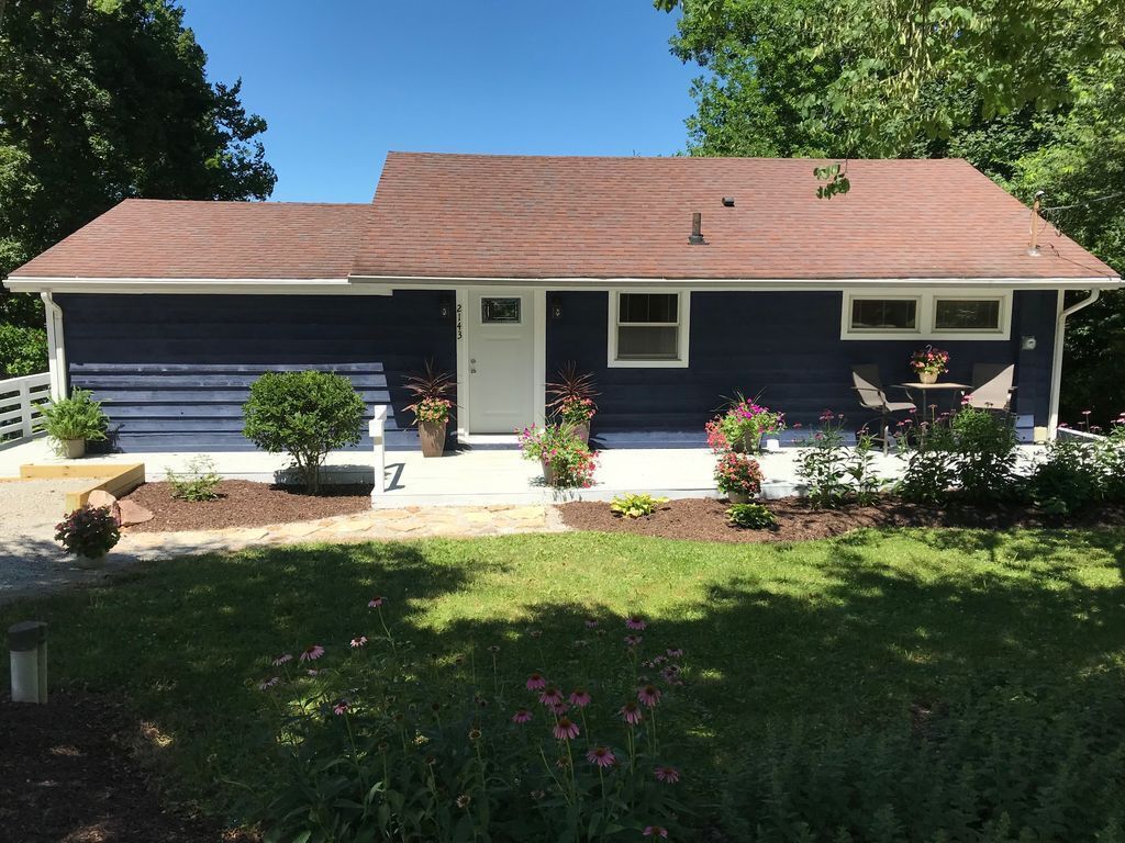 Spacious Lake Front Cottage with 4 Bedrooms & 3 Baths