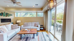 Smart TV, fireplace