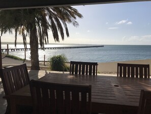 Outdoor dining - Beachside & Jetty View Apartment 6 ( Captains Apartment)  (Streaky Bay)