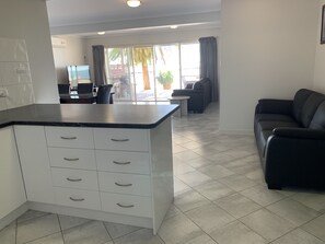 Luokittelematon kuva, 4 kautta 32, painike