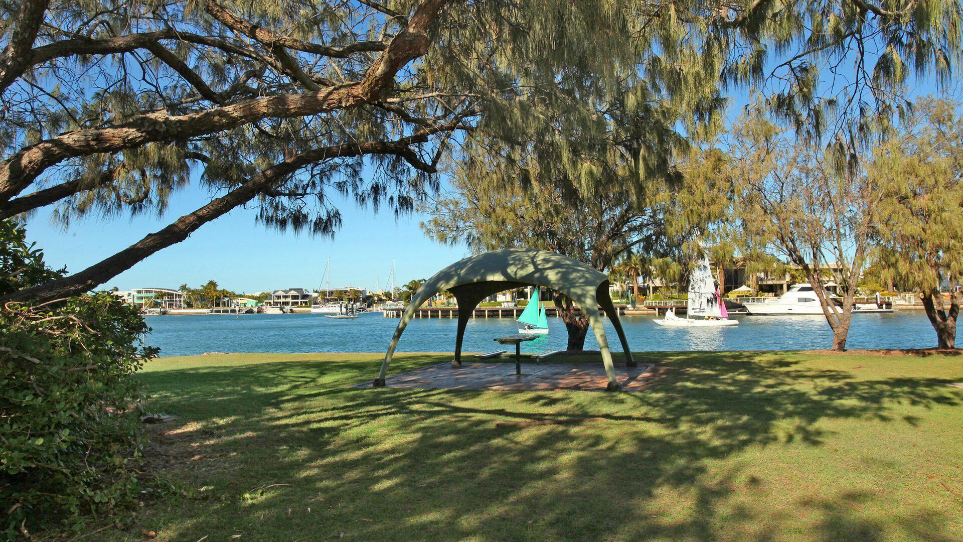 Little Hill 3 - River Side 2 Bedroom Apartment  across the road to  the beach