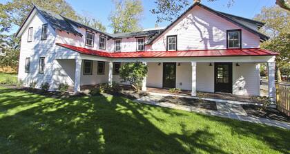 Completely Renovated Historical Home - The Black and White House