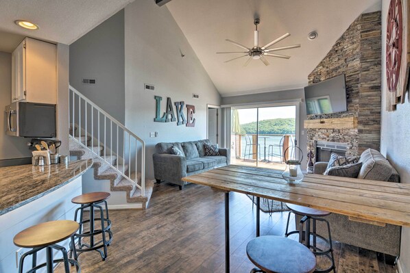 Dining - Fun w/ Family! Lake of the Ozarks Condo w/ Pool (Kaiser)