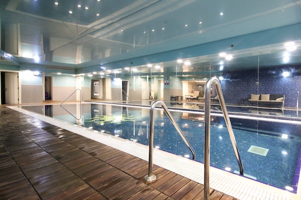 Indoor pool, open 2:00 PM to 6:00 PM, pool loungers - 104 - King David Residence - Jerusalem-Rent (Jerusalem)