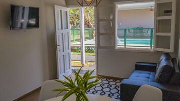 2 bedrooms, Egyptian cotton sheets, premium bedding, pillowtop beds