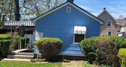 Walking Distance to the Falls, Casino, and Canada