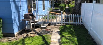 Walking Distance to the Falls, Casino, and Canada