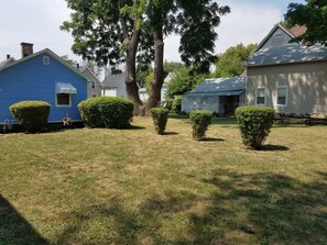 Exterior - Walking Distance to the Falls, Casino, and Canada (Niagara Falls)