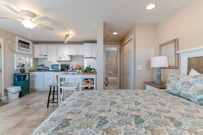 2 Schlafzimmer, Schreibtisch, Bügeleisen/Bügelbrett, WLAN