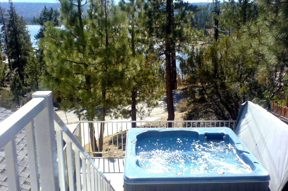 10 mins to Slope ~ Luxury 180 Degrees Lake View