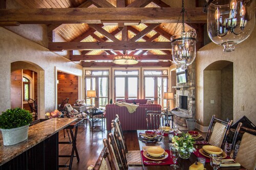 Gated Luxury Lodge - Hot Tub, Mountain Views, Stunning Gardens, Secluded