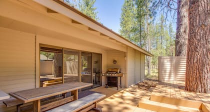 Gemütliche, haustierfreundliche Hütte, Holzkamin, Whirlpool, SHARC-Pässe, in der Nähe von Village