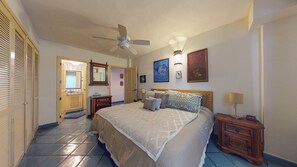 2 bedrooms, desk, Internet, bed sheets