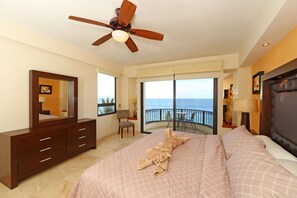 2 bedrooms, in-room safe, iron/ironing board, travel cot - 😍ROMANTIC GETAWAY😍AMAZING OCEAN VIEWS -HOP, SKIP & JUMP TO THE BEACH -GR8 POOL (Puerto Vallarta)
