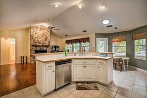Fridge, microwave, stovetop, dishwasher
