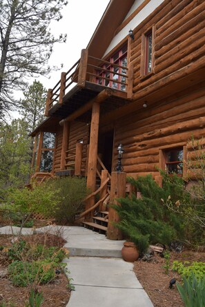 Exterior detail - Peaceful, private log home with exceptional views and amenities (Custer)