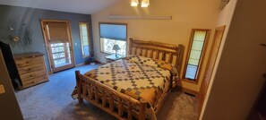 4 camere, una scrivania, ferro/asse da stiro, Wi-Fi gratuito