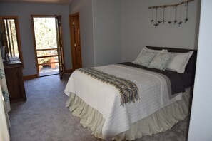 4 chambres, bureau, fer et planche à repasser, accès au Wi-Fi (inclus)