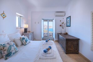 4 bedrooms, desk, iron/ironing board, travel cot - Aegean Elegance: Villa Penelope Paros - A Serene Cycladic Retreat (Naousa)