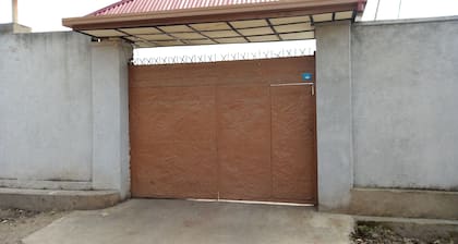 Beautiful villa walk to lake,bar and restaurant