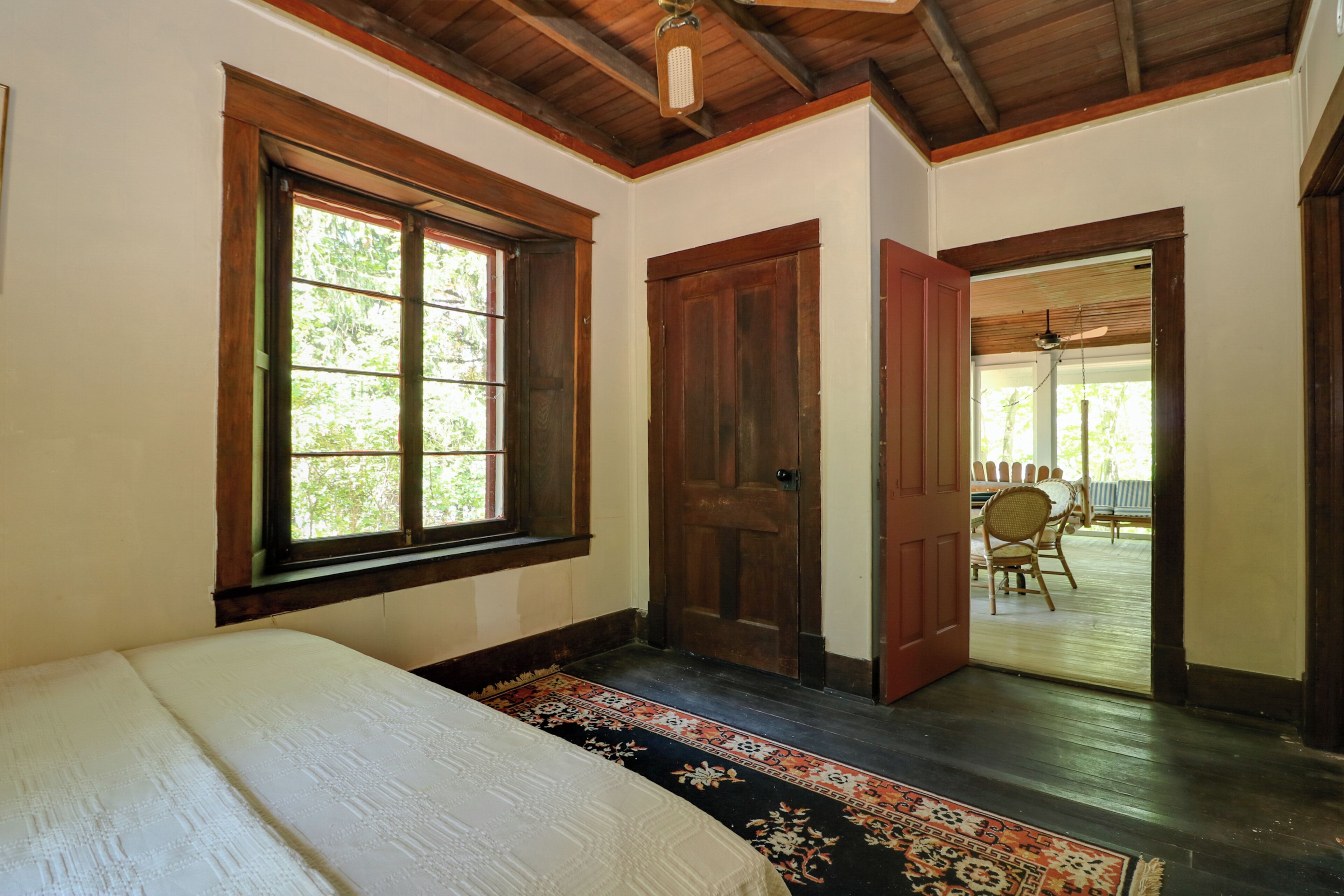 4 bedrooms, bed sheets