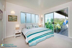 3 多间卧室、办公桌、笔记本电脑工作区、熨斗/熨衣板