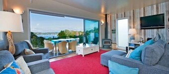 Musta Bach (entinen La Maison du Nautica)