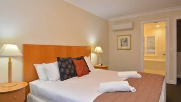 3 bedrooms, iron/ironing board, internet