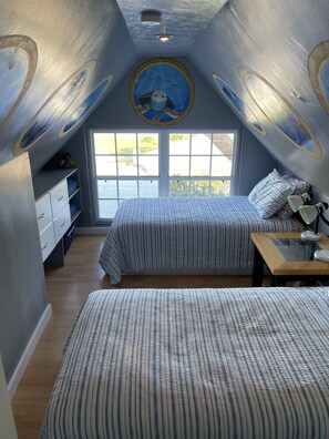 4 bedrooms, iron/ironing board, free WiFi, bed sheets