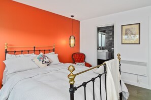 3 bedrooms, iron/ironing board, travel cot, free WiFi