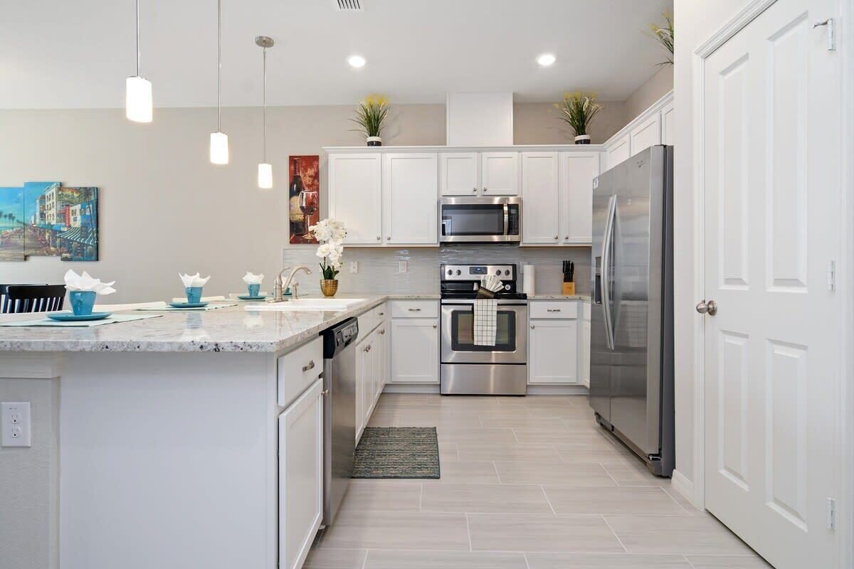 Refrigerador, microondas, horno y parrilla de estufa 