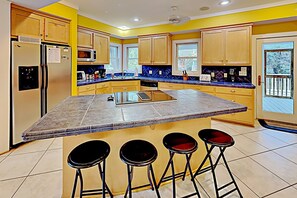 Fridge, microwave, oven, stovetop - Deetjen Beach House - Near Beach & Bike Trail. North Litchfield Favorite! (Pawleys Island)