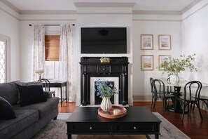 Smart TV, fireplace, books, stereo