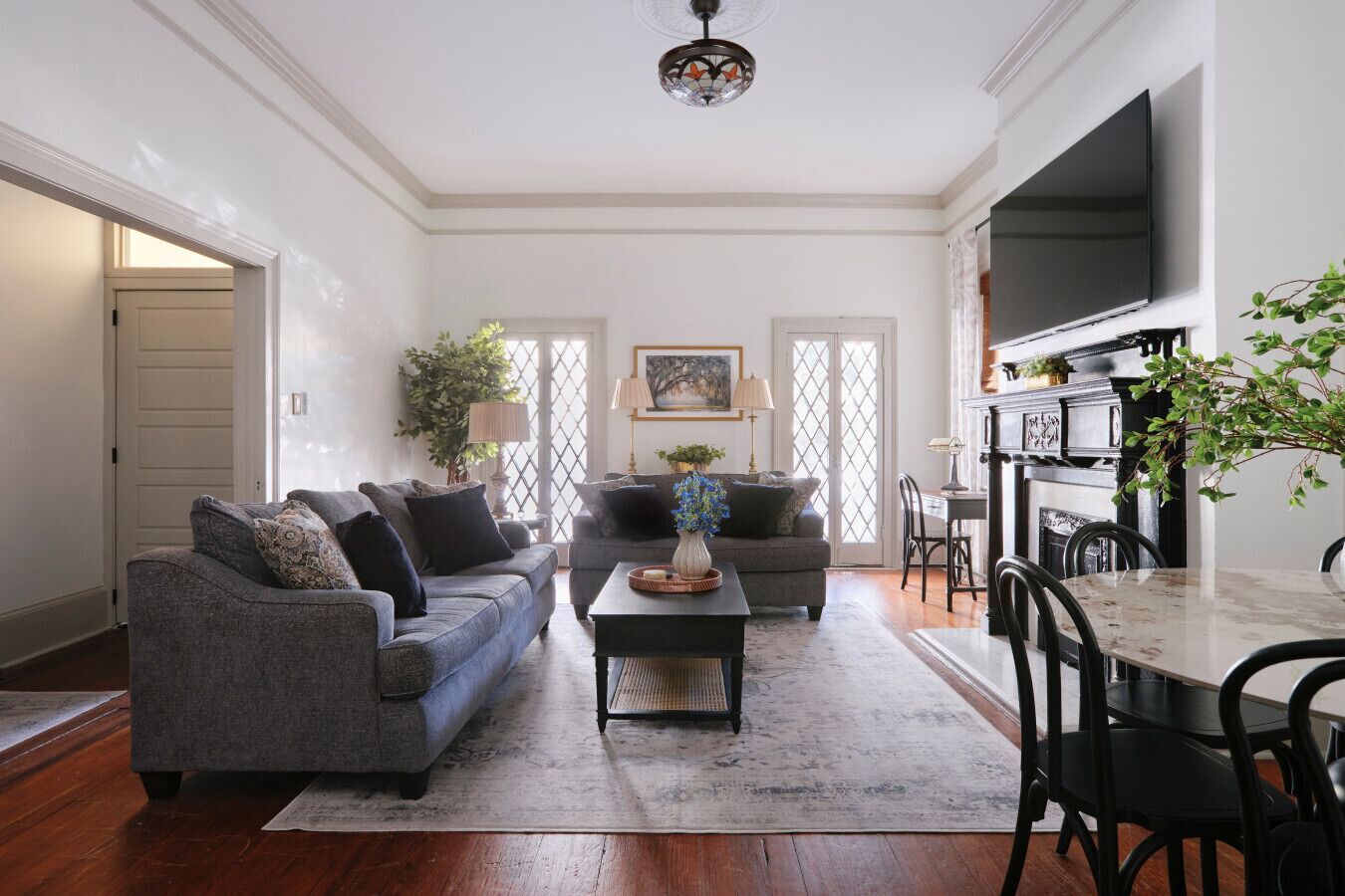 Smart TV, fireplace, books, stereo